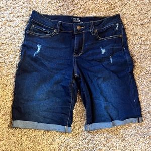 Distressed jean short